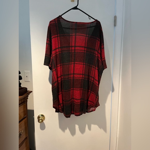 SALE 💚 $6
Women’s 2X Red & Black Maurice’s Plaid Shirt - Picture 3 of 3